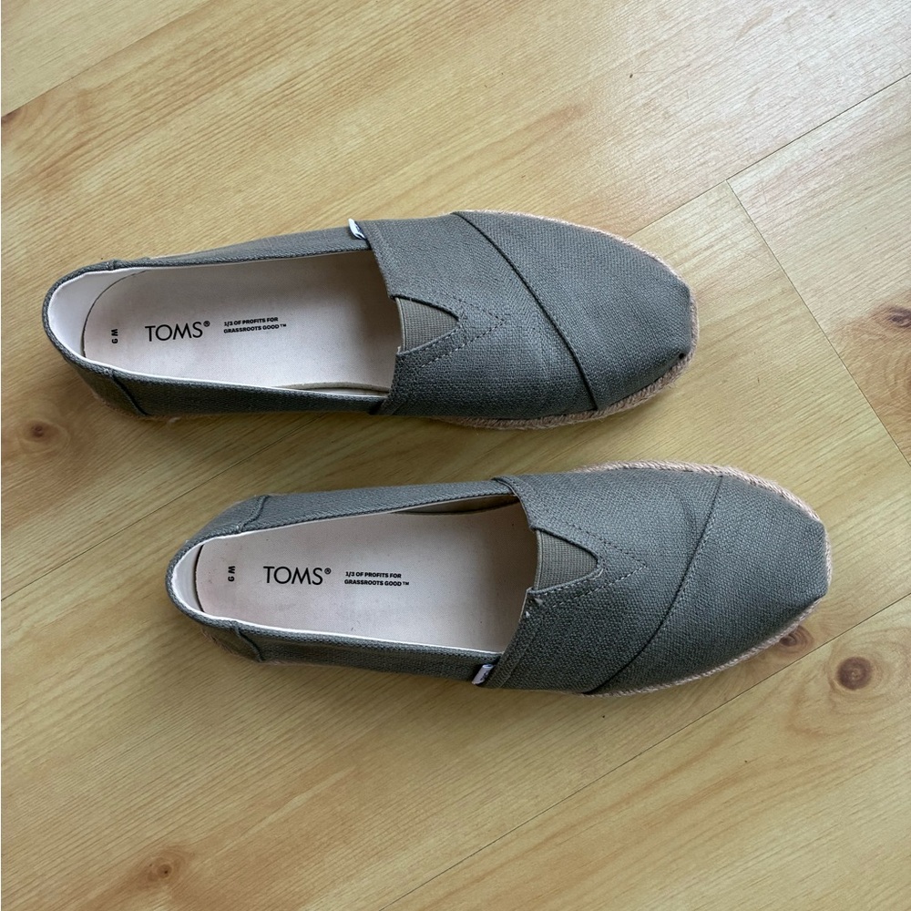 Womens Toms Alpagarta Olive Green Loafer Rope Espadrilles Size 9 NWOT Never Worn